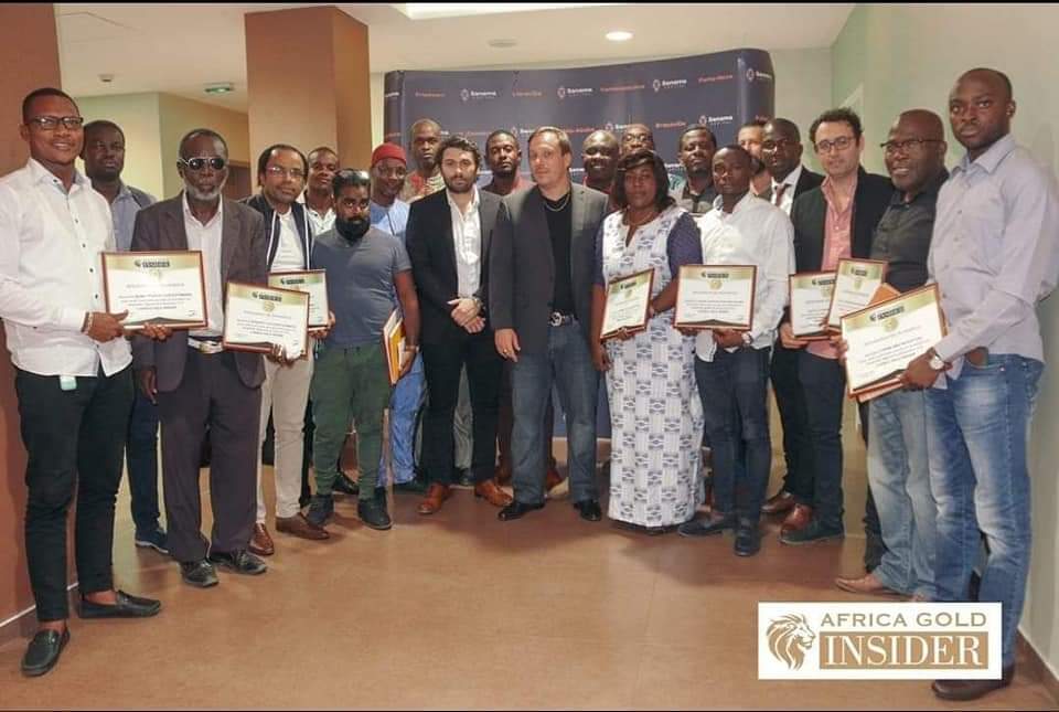 Remise des certificats aux participants du séminaire Africa Gold Insider